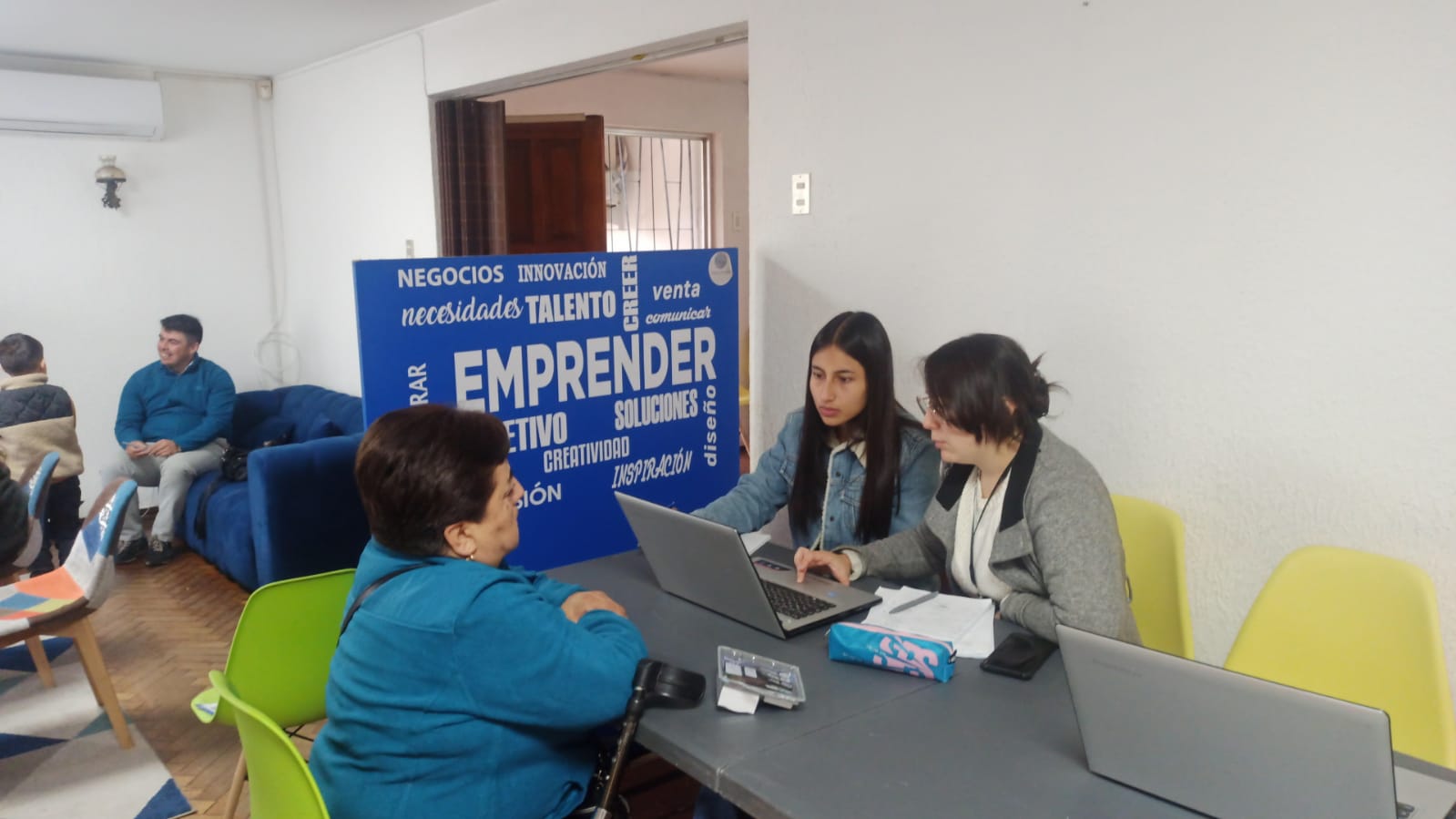 Estudiantes de Santo Tomás Talca asesoran a 75 contribuyentes en Operación Renta
