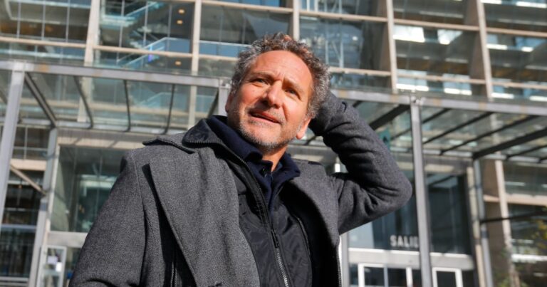 Actor Juan Pablo Sáez es formalizado por agresión y queda con prohibición de acercarse a su exmujer
