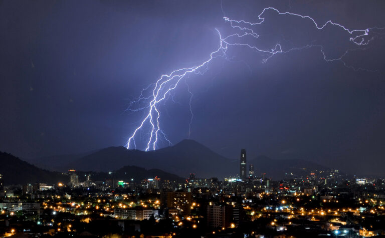 Pronostican tormentas eléctricas en el Maule y otras tres regiones: autoridades llaman a tomar precauciones