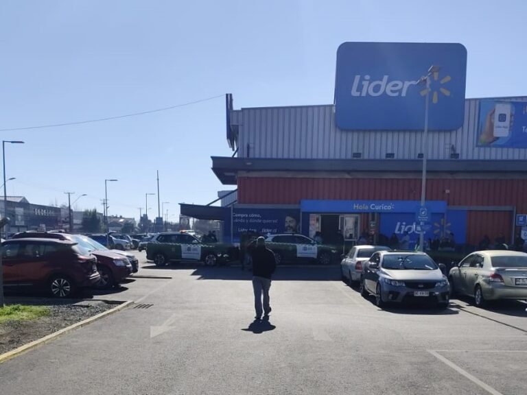 Hombre que amenazó con escopeta a guardias en supermercado de Curicó queda en prisión preventiva