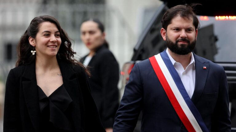 Presidente Boric se toma cinco días de postnatal tras el nacimiento de su hija Violeta