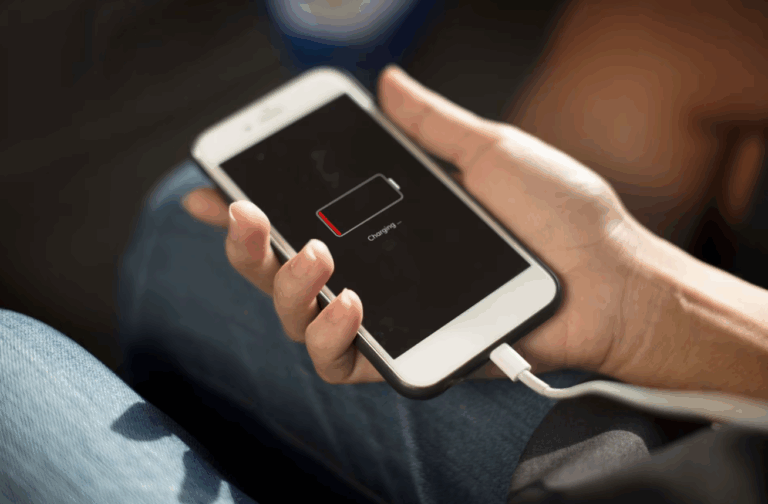 Adolescente muere en Ñuble tras recibir descarga eléctrica mientras cargaba su celular