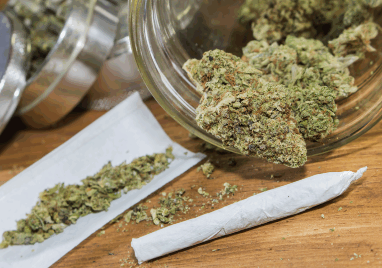 Estudio advierte que consumir marihuana aumenta riesgo de infarto y ACV