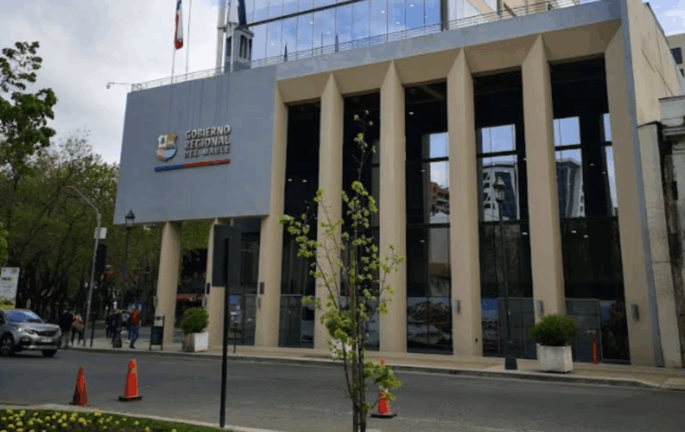 Gobernador del Maule presenta presupuesto 2026 ante la Dipres: destacan enfoque en salud e innovación