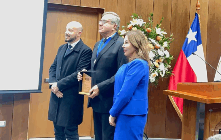 Exrector de la UTalca Álvaro Rojas recibe destacada distinción académica