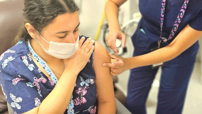 Confirman primeros casos de VRS en Talca e Influenza A crece: llaman a vacunarse
