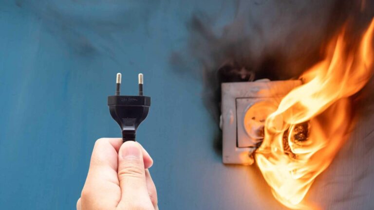 Alerta por alargadores defectuosos: advierten riesgo de incendio y llaman a suspender su uso
