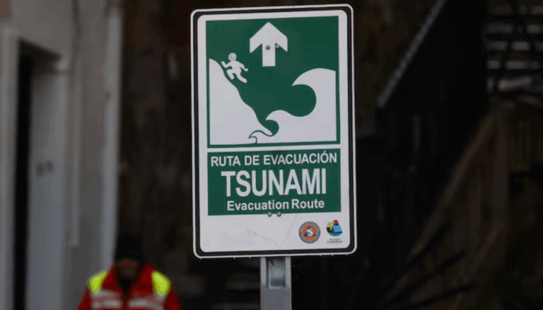 Inicia evacuación en la costa del Maule por alerta de tsunami
