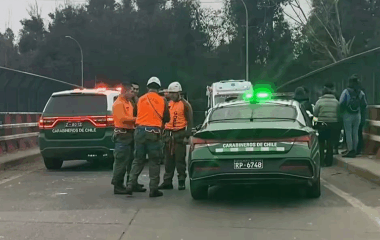 Rescatan a hombre que amenazaba con lanzarse desde el puente Lircay en Talca tras cinco horas de tensión