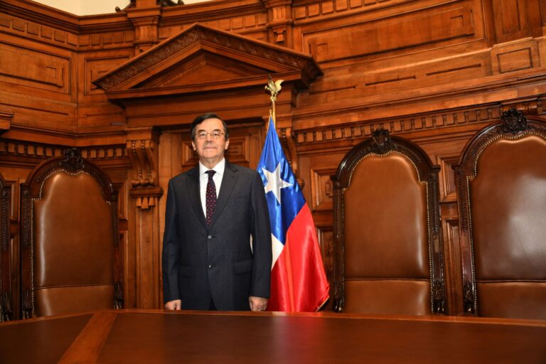 Ministro Hernán González culmina 50 años de trayectoria judicial en Talca con emotivo reconocimiento