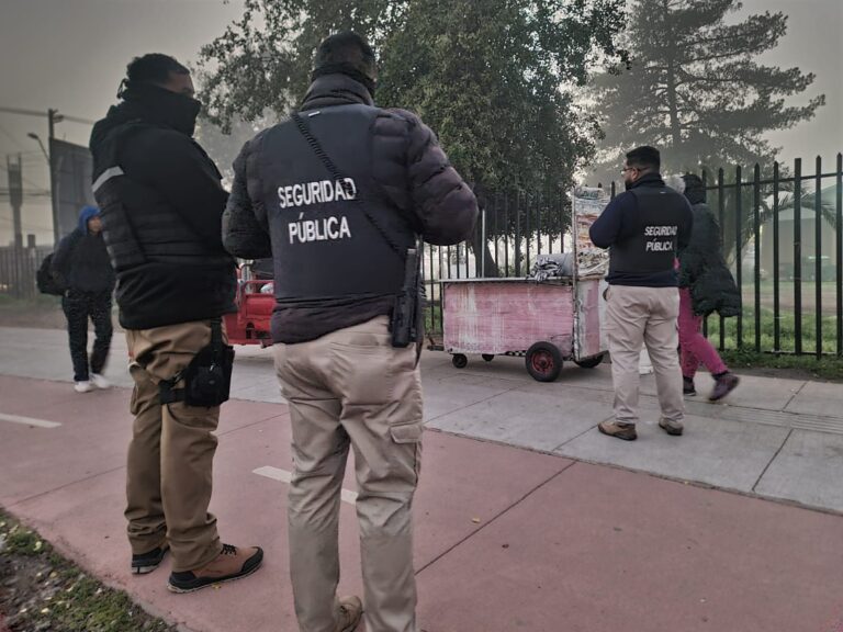 Intensifican fiscalización para erradicar el comercio informal en el Hospital de Curicó