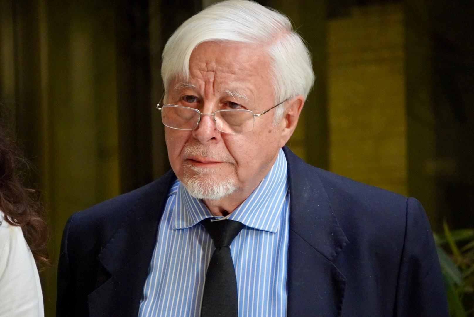 Diputado Celedón critica imagen de Trump como Jesús y emplaza a Kast y a la derecha chilena a definir su postura