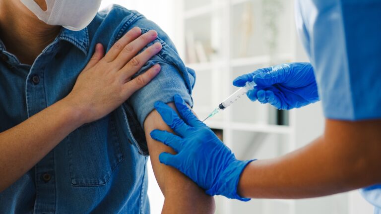 Bajan los casos de influenza en Talca: autoridades llaman a seguir vacunándose