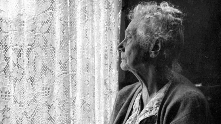 Diputados presentan ley “Hijitos Corazón” para frenar el abandono de adultos mayores