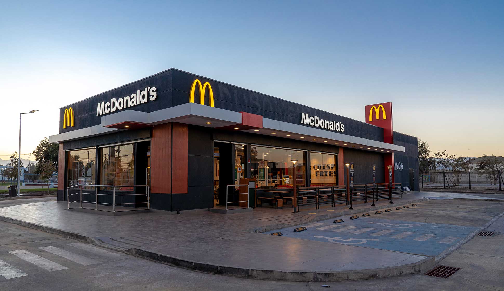 Avance construcción McDonald’s y estación Aramco en Linares