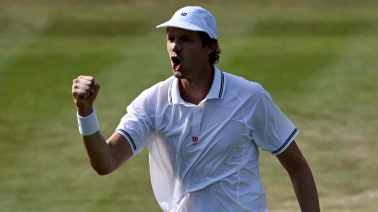 Nicolás Jarry da el golpe en Wimbledon y llega a octavos de final: venció a Joao Fonseca