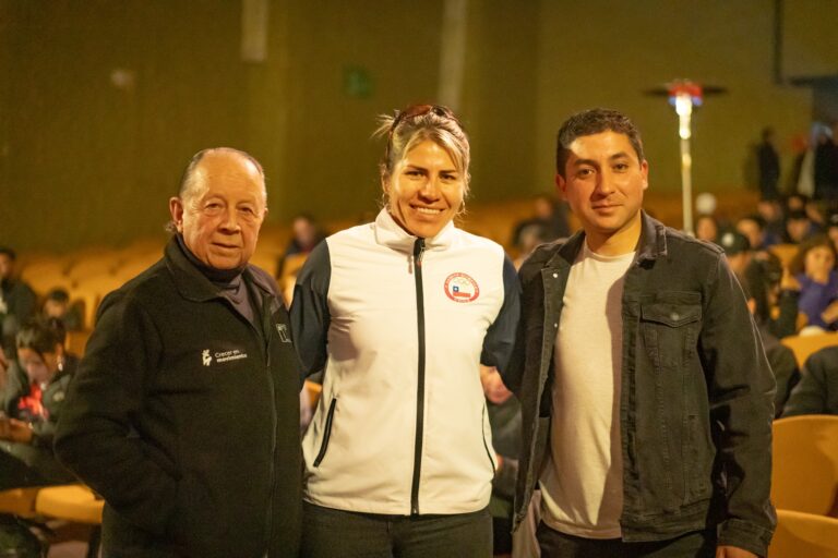 Destacados deportistas motivan a la comunidad de San Clemente en Charla Deportiva 2025