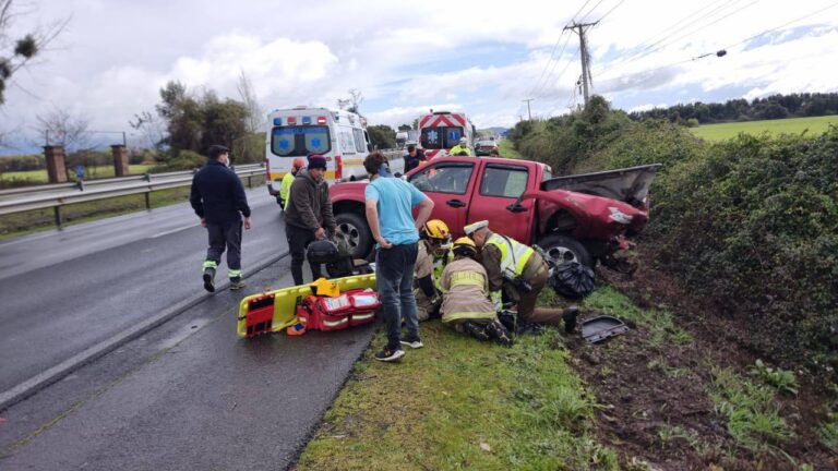 Al menos ocho vehículos volcados en múltiples accidentes en Ruta 5 Sur: emergencia entre San Javier y Villa Alegre