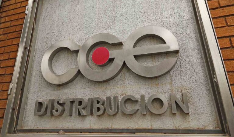 Usuarios del Maule protestan contra CGE por cobros indebidos: compañía emite comunicado