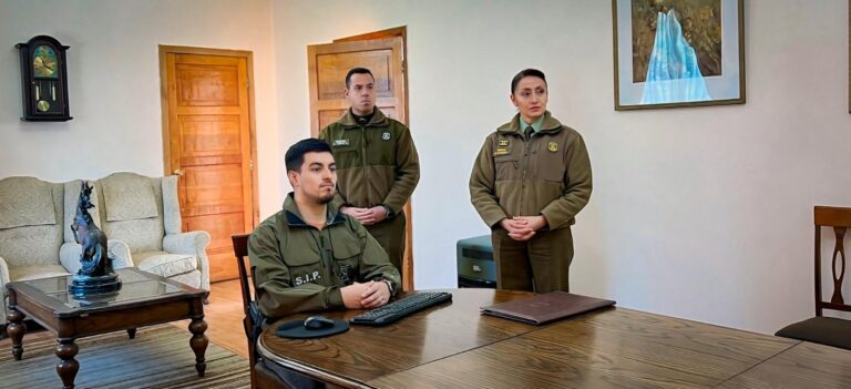 Carabinero de franco es reconocido por su valentía tras rescatar a dos niñas de incendio en Talca