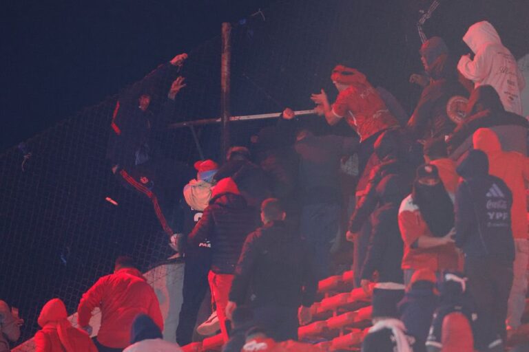 Masacre en Avellaneda: hinchas de Universidad de Chile fueron brutalmente agredidos en Argentina