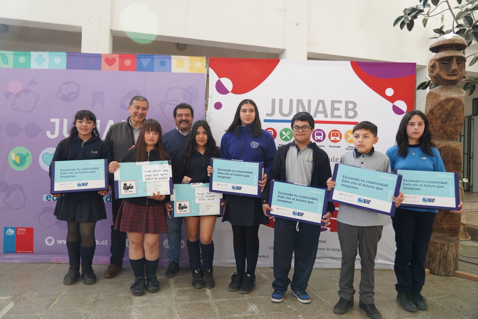 Beca TIC 2025: Licantén entrega computadores a 88 estudiantes