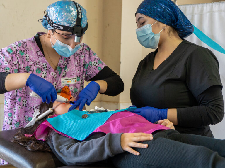 Alianza entre USS y SLEP Maule Costa promueve salud oral en escuela rural de Cauquenes