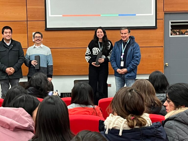 Seminario en Linares refuerza inclusión de estudiantes neurodivergentes en la comunidad escolar