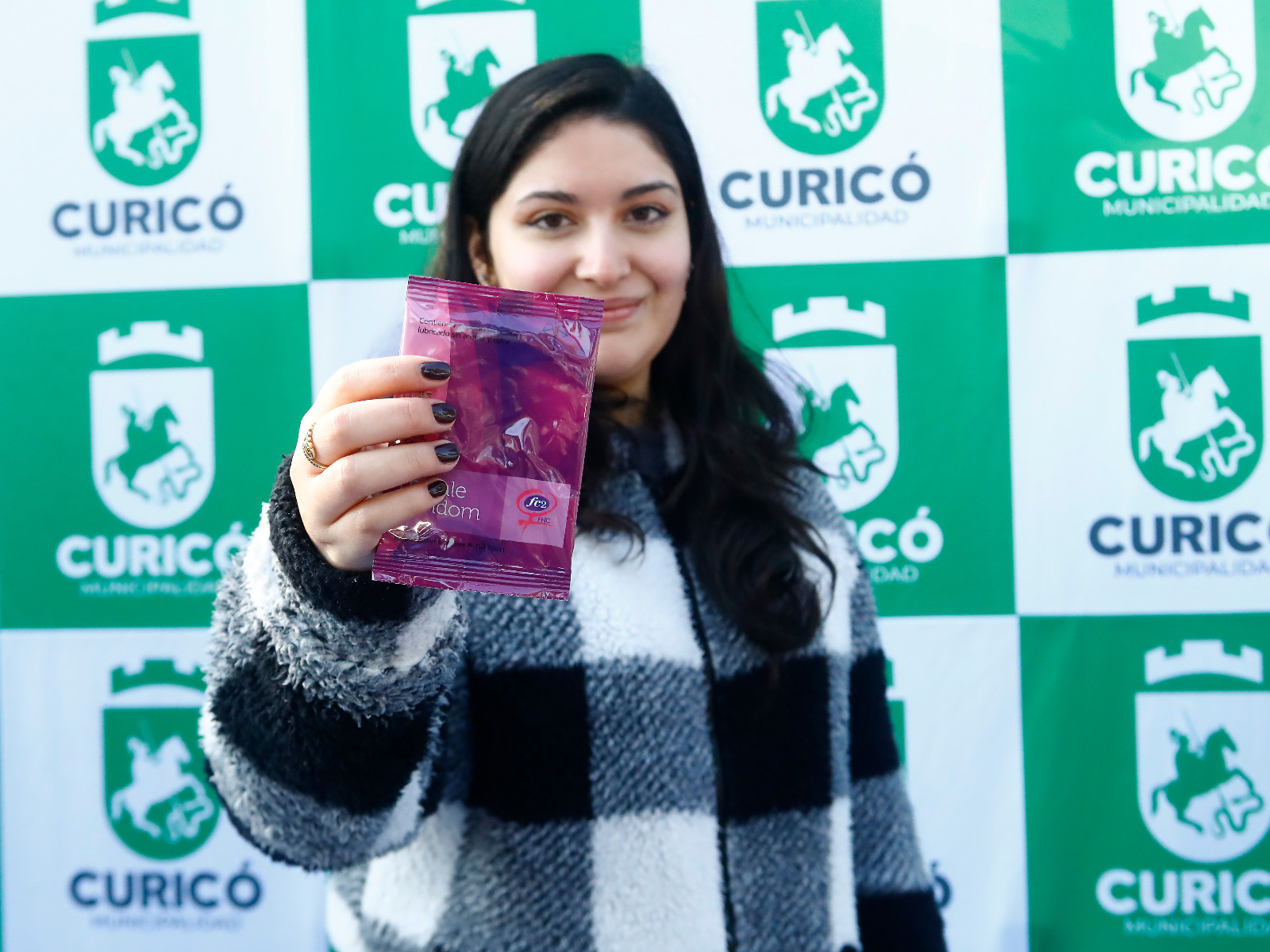 Curicó instala dispensador gratuito de preservativos en el Maule