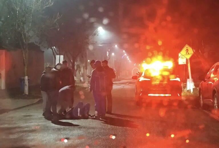 Conductor de Uber arrastra a trabajadora en servicentro de Sagrada Familia y huye sin pagar