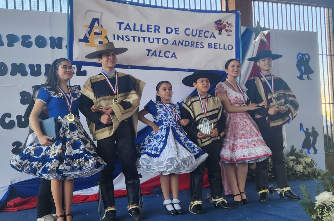 Estudiantes Juan Machuca y Emilia Moyano ganan Campeonato Comunal Escolar de Cueca en Talca