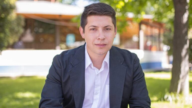 Alcalde de Vichuquén pide disculpas públicas y reconoce su error