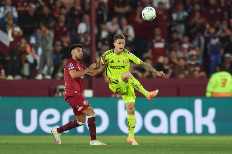 Fin del sueño azul: Universidad de Chile cae ante Lanús con polémico gol argentino