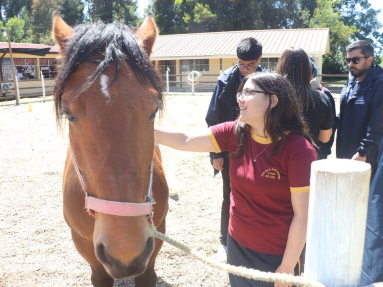 Molina impulsa bienestar escolar con equinoterapia