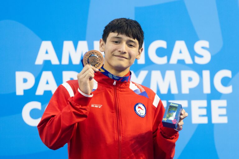 De Talca al podio continental: Marthin Saavedra brilla en Parapanamericanos con tres medallas
