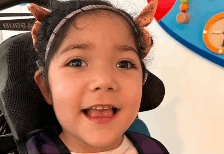 Familia de Los Niches busca recursos para el tratamiento de su hija, que sufre graves secuelas por peritonitis