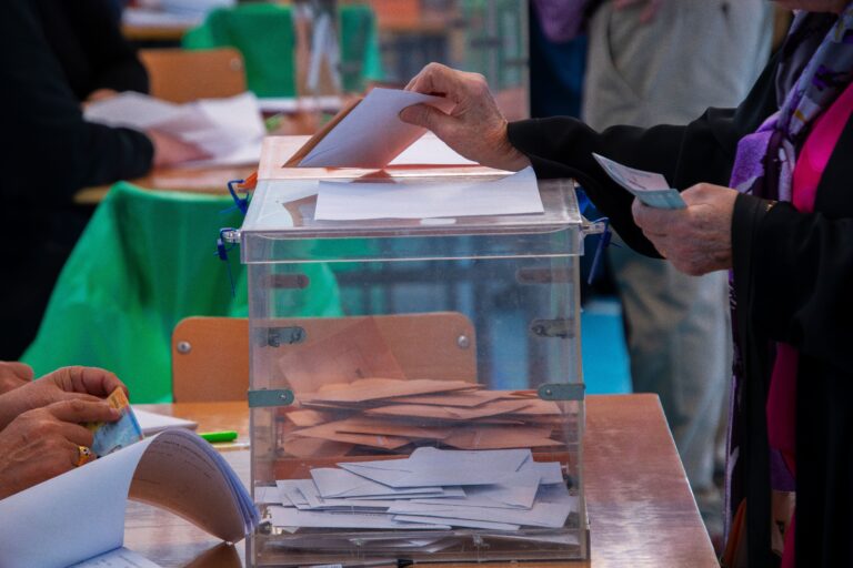 Casi un millón de extranjeros listos para votar en Chile: ¿Qué requisitos deben cumplir?