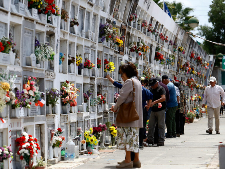 Reencuentro y fe marcaron la celebración del Día de Todos Los Santos en Curicó