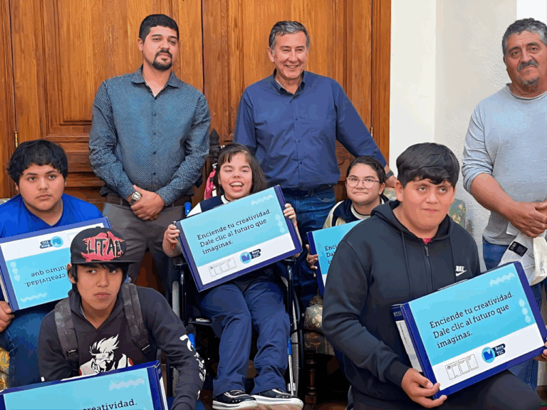Beca TIC beneficia a alumnos con NEE en Linares