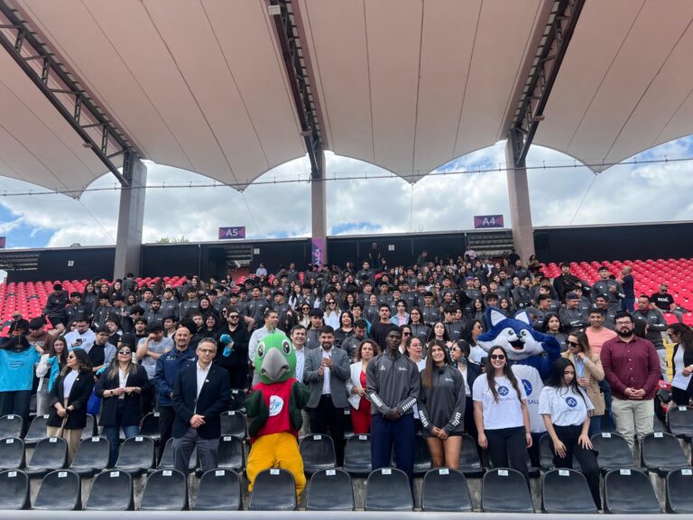 Cuenta regresiva: deportistas maulinos reciben su indumentaria para los Juegos Binacionales 2025