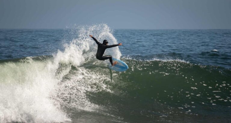 Olas del Maule Sur reciben a figuras nacionales en campeonato Primavera Surf 2025