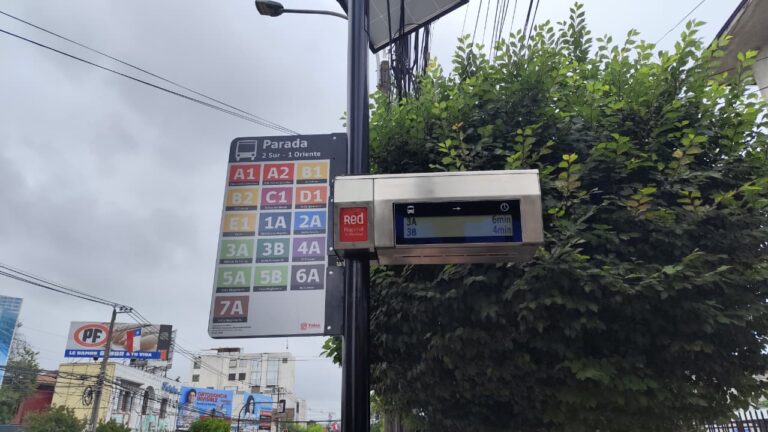 Modernizan transporte público en Talca con paraderos inteligentes y nueva aplicación para celulares