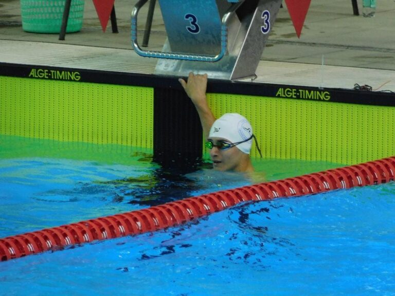 Joven talento paralímpico del Maule conquista medallas y récords en natación
