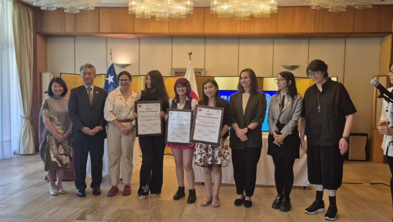 Jóvenes de Talca son premiadas en concurso nacional de manga organizado por la Embajada de Japón