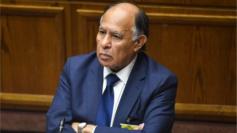 Crisis judicial: Senado destituye a Diego Simpertigue y ya son tres ministros caídos