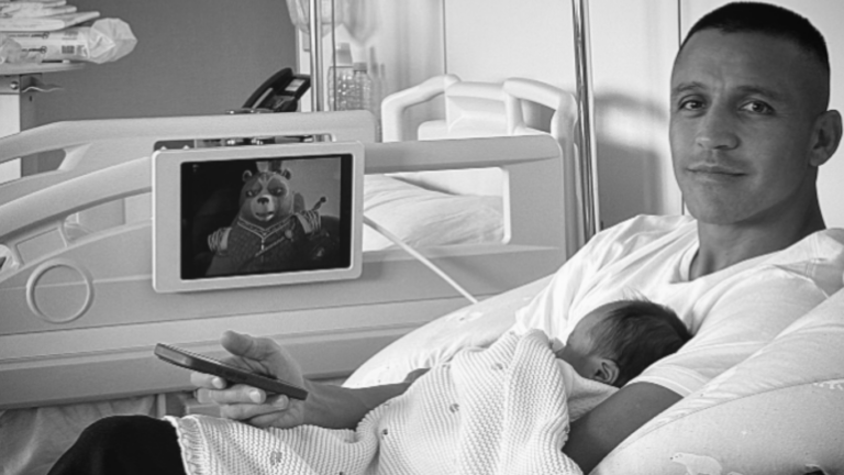 Alexis Sánchez revela fotos inéditas junto a su pareja e hija y agradece el respeto de los chilenos
