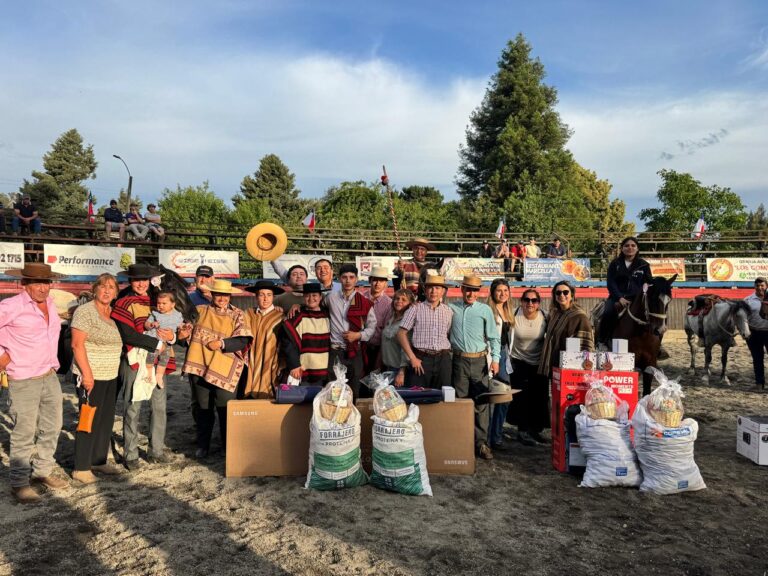 Dúo de campeonas: Rivas y Yáñez se imponen con gran actuación en Rodeo Femenino de Pitrufquén