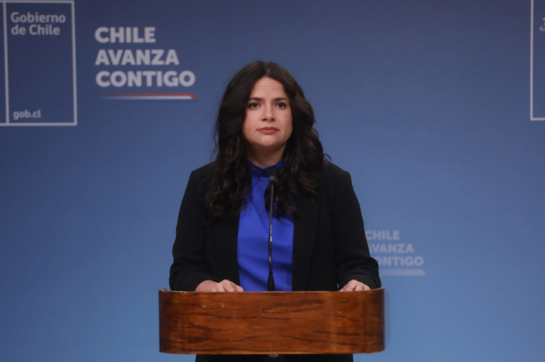 Funcionario destapa millonario error en sueldos del Ministerio de la Mujer desde 2020: montos superan los $300 millones