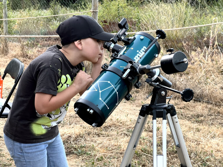 Molina reunió a más de mil familias en la masiva “Fiesta de las Estrellas” en el Radal Siete Tazas