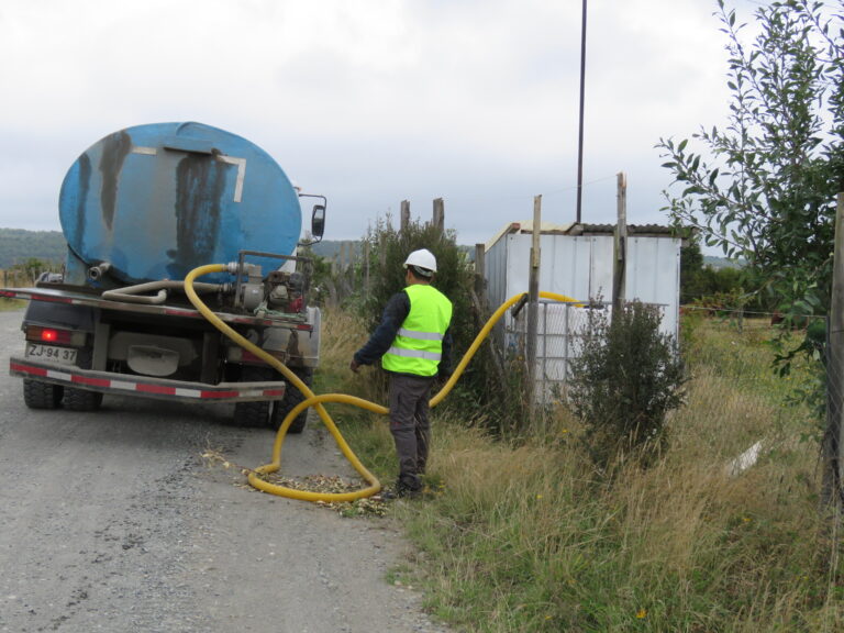 Tras dos días de paralización: retoman entrega de agua potable rural tras acuerdo por pagos